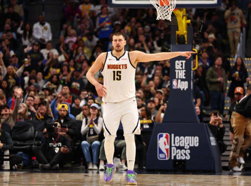 湖人在比赛中受伤退赛,约基奇主帅表示担忧(湖人在比赛中受伤退赛,约基奇主帅表示担忧了吗)-九游官网入口